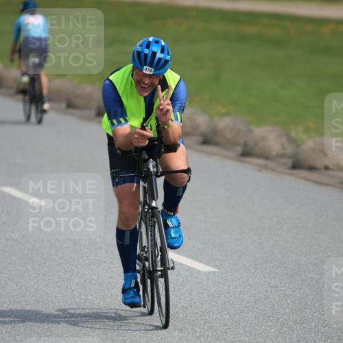 15.06.2025 - 27. Vierlanden-Triathlon H.Heesch http://msf.ph/oto/7992350 15.06.2025 10:11:39 Radfahren 15, 17, 84, 173, 416, 1398 meine-sportfotos.de