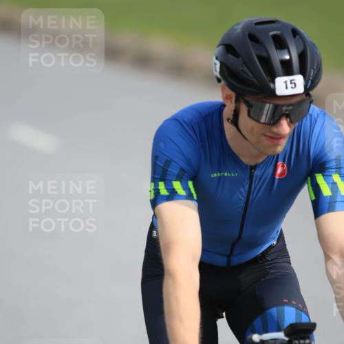 15.06.2025 - 27. Vierlanden-Triathlon H.Heesch http://msf.ph/oto/7992363 15.06.2025 10:11:40 Radfahren 15, 17, 84, 173, 416, 1398 meine-sportfotos.de