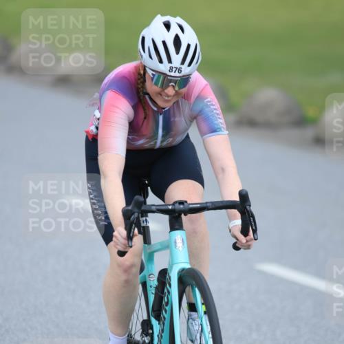 21.06.2025 - 27. Vierlanden-Triathlon H.Heesch http://msf.ph/oto/7992383 15.06.2025 12:02:34 Radfahren 219, 876, 944 meine-sportfotos.de