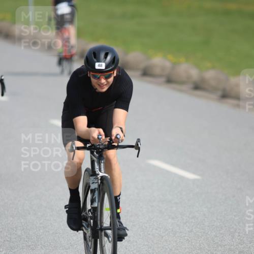 15.06.2025 - 27. Vierlanden-Triathlon H.Heesch http://msf.ph/oto/7992390 15.06.2025 10:15:21 Radfahren 6, 48, 143, 157, 396, 409, 422, 450 meine-sportfotos.de
