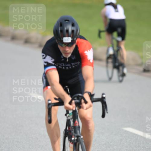 15.06.2025 - 27. Vierlanden-Triathlon H.Heesch http://msf.ph/oto/7992403 15.06.2025 10:15:22 Radfahren 6, 48, 68, 143, 157, 383, 396, 409, 422, 450 meine-sportfotos.de