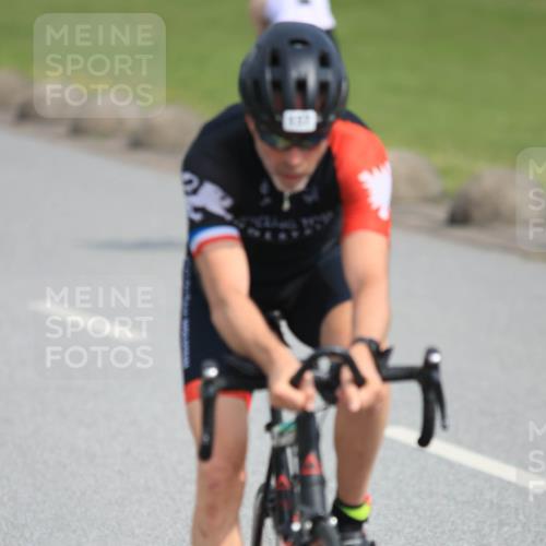 15.06.2025 - 27. Vierlanden-Triathlon H.Heesch http://msf.ph/oto/7992409 15.06.2025 10:15:23 Radfahren 6, 48, 68, 143, 157, 169, 383, 396, 422, 450 meine-sportfotos.de