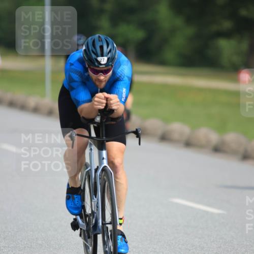 15.06.2025 - 27. Vierlanden-Triathlon H.Heesch http://msf.ph/oto/7992435 15.06.2025 10:15:36 Radfahren 27, 36, 378, 414, 440 meine-sportfotos.de