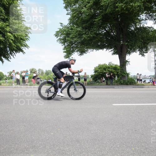 15.06.2025 - 7 Türme Triathlon Yannick Fuchs http://msf.ph/oto/7992470 15.06.2025 13:28:11 Radfahren 290, 404, 438, 462, 838, 851, 901, 952 meine-sportfotos.de