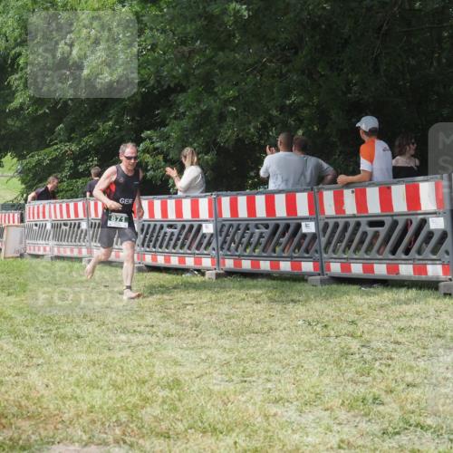 21.06.2025 - 27. Vierlanden-Triathlon KatJ http://msf.ph/oto/7992487 15.06.2025 12:30:41 Ziel 871 meine-sportfotos.de