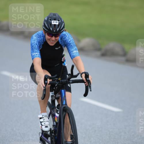 21.06.2025 - 27. Vierlanden-Triathlon H.Heesch http://msf.ph/oto/7992489 15.06.2025 12:02:37 Radfahren 219, 815, 834, 888, 944 meine-sportfotos.de