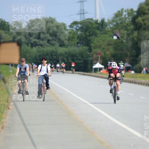 15.06.2025 - 27. Vierlanden-Triathlon H.Heesch http://msf.ph/oto/7992498 15.06.2025 10:16:08 Radfahren 25, 241, 369, 395, 423, 429, 437 meine-sportfotos.de