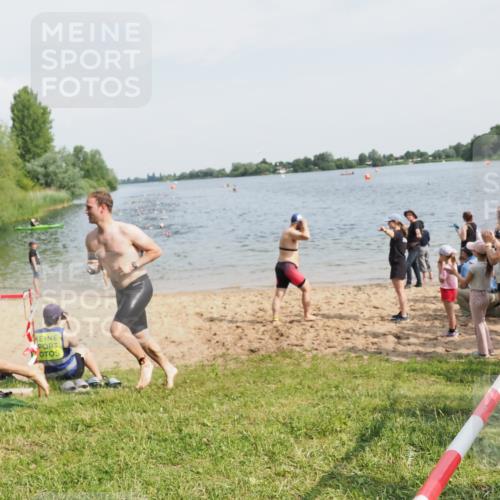 21.06.2025 - 27. Vierlanden-Triathlon MichiJ http://msf.ph/oto/7992504 15.06.2026 09:54:55 Schwimmen 297, 319, 336, 344, 361 meine-sportfotos.de