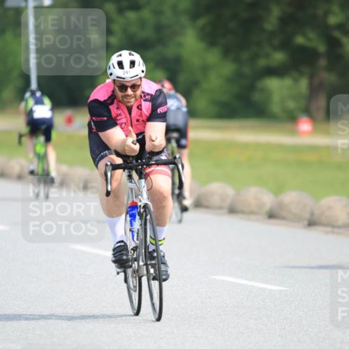 15.06.2025 - 27. Vierlanden-Triathlon H.Heesch http://msf.ph/oto/7992505 15.06.2025 10:16:13 Radfahren 25, 241, 369, 395, 423 meine-sportfotos.de