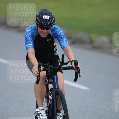 21.06.2025 - 27. Vierlanden-Triathlon H.Heesch http://msf.ph/oto/7992507 15.06.2025 12:02:37 Radfahren 219, 815, 834, 888, 944 meine-sportfotos.de