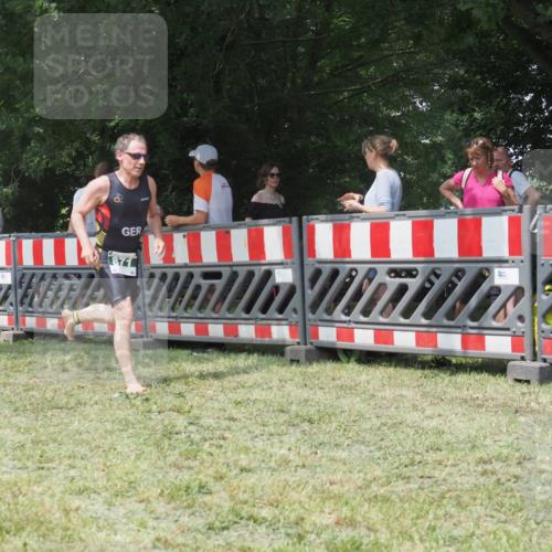 21.06.2025 - 27. Vierlanden-Triathlon KatJ http://msf.ph/oto/7992514 15.06.2025 12:30:42 Ziel 871 meine-sportfotos.de