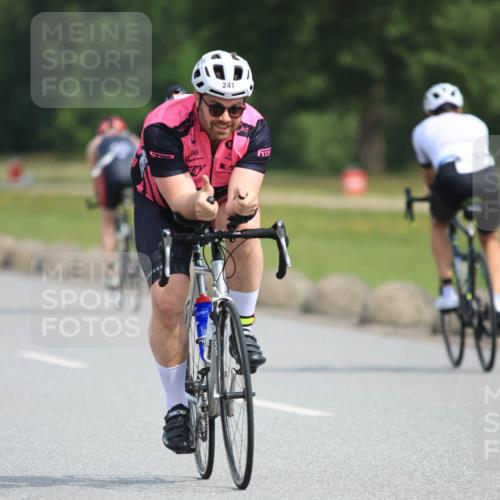 15.06.2025 - 27. Vierlanden-Triathlon H.Heesch http://msf.ph/oto/7992515 15.06.2025 10:16:13 Radfahren 25, 241, 369, 395, 423 meine-sportfotos.de