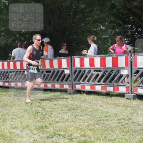 21.06.2025 - 27. Vierlanden-Triathlon KatJ http://msf.ph/oto/7992526 15.06.2025 12:30:43 Ziel 871 meine-sportfotos.de