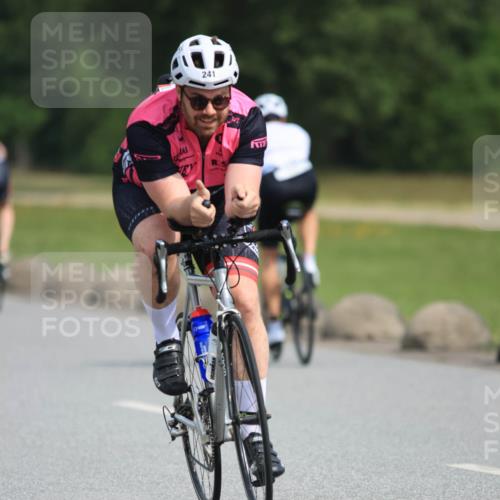 15.06.2025 - 27. Vierlanden-Triathlon H.Heesch http://msf.ph/oto/7992529 15.06.2025 10:16:13 Radfahren 25, 241, 369, 395, 423 meine-sportfotos.de