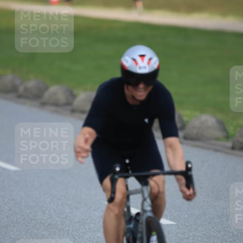 21.06.2025 - 27. Vierlanden-Triathlon H.Heesch http://msf.ph/oto/7992541 15.06.2025 12:02:45 Radfahren 815, 834, 888, 965 meine-sportfotos.de