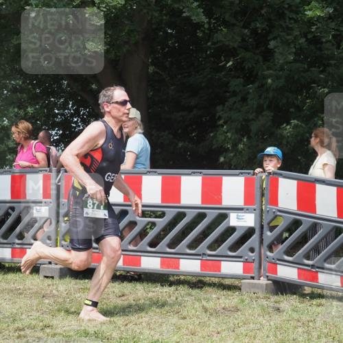 21.06.2025 - 27. Vierlanden-Triathlon KatJ http://msf.ph/oto/7992579 15.06.2025 12:30:44 Ziel 871 meine-sportfotos.de