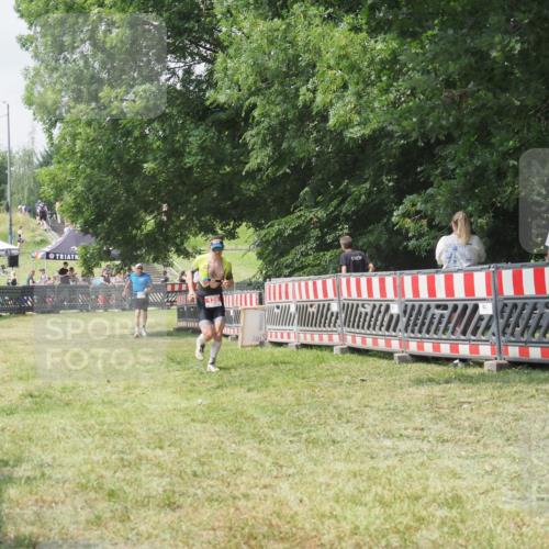 21.06.2025 - 27. Vierlanden-Triathlon KatJ http://msf.ph/oto/7992589 15.06.2025 12:30:53 Ziel 126 meine-sportfotos.de