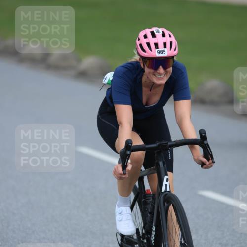 21.06.2025 - 27. Vierlanden-Triathlon H.Heesch http://msf.ph/oto/7992590 15.06.2025 12:02:47 Radfahren 815, 834, 888, 965, 984, 986, 988 meine-sportfotos.de
