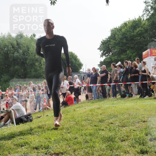 15.06.2025 - 27. Vierlanden-Triathlon KatJ http://msf.ph/oto/7992603 15.06.2025 09:53:13 Schwimmen 265 meine-sportfotos.de