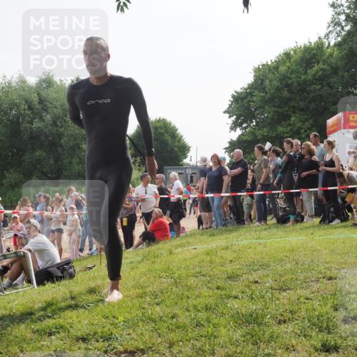 15.06.2025 - 27. Vierlanden-Triathlon KatJ http://msf.ph/oto/7992614 15.06.2025 09:53:13 Schwimmen 265 meine-sportfotos.de