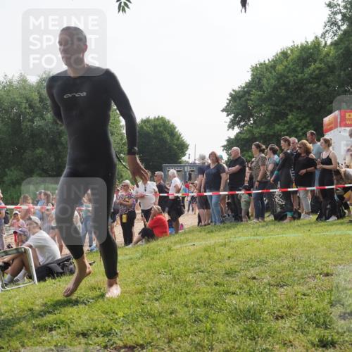 15.06.2025 - 27. Vierlanden-Triathlon KatJ http://msf.ph/oto/7992627 15.06.2025 09:53:13 Schwimmen 265 meine-sportfotos.de