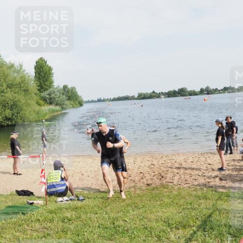 21.06.2025 - 27. Vierlanden-Triathlon MichiJ http://msf.ph/oto/7992641 15.06.2026 09:55:00 Schwimmen 319, 326, 336, 344, 361 meine-sportfotos.de
