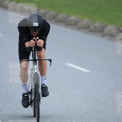 21.06.2025 - 27. Vierlanden-Triathlon H.Heesch http://msf.ph/oto/7992642 15.06.2025 12:03:23 Radfahren 651, 849, 885 meine-sportfotos.de