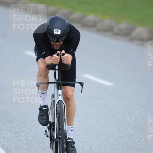 21.06.2025 - 27. Vierlanden-Triathlon H.Heesch http://msf.ph/oto/7992656 15.06.2025 12:03:24 Radfahren 651, 885 meine-sportfotos.de