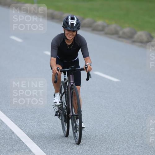 21.06.2025 - 27. Vierlanden-Triathlon H.Heesch http://msf.ph/oto/7992660 15.06.2025 12:03:27 Radfahren 651, 885, 917 meine-sportfotos.de
