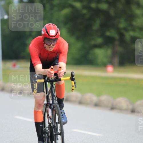 15.06.2025 - 27. Vierlanden-Triathlon H.Heesch http://msf.ph/oto/7992664 15.06.2025 10:17:39 Radfahren 60, 80 meine-sportfotos.de