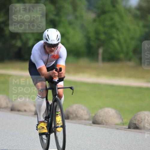 15.06.2025 - 27. Vierlanden-Triathlon H.Heesch http://msf.ph/oto/7992670 15.06.2025 10:17:54 Radfahren 171, 247, 403 meine-sportfotos.de