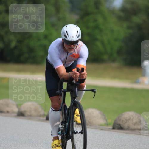 15.06.2025 - 27. Vierlanden-Triathlon H.Heesch http://msf.ph/oto/7992677 15.06.2025 10:17:54 Radfahren 171, 247, 403 meine-sportfotos.de