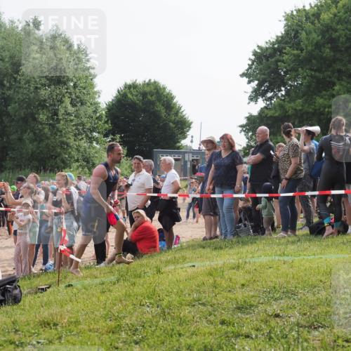 15.06.2025 - 27. Vierlanden-Triathlon KatJ http://msf.ph/oto/7992680 15.06.2025 09:53:25 Schwimmen 304 meine-sportfotos.de