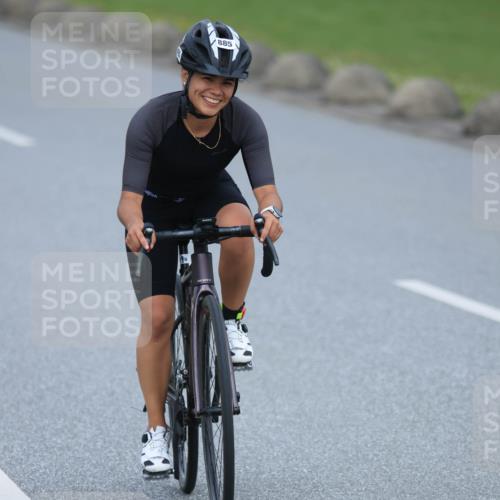 21.06.2025 - 27. Vierlanden-Triathlon H.Heesch http://msf.ph/oto/7992686 15.06.2025 12:03:27 Radfahren 651, 885, 917 meine-sportfotos.de