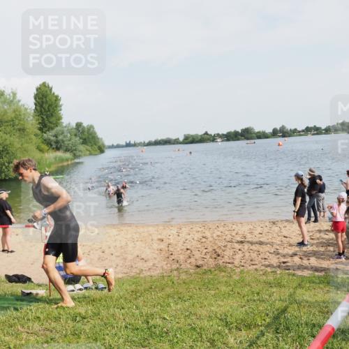 21.06.2025 - 27. Vierlanden-Triathlon MichiJ http://msf.ph/oto/7992694 15.06.2026 09:55:01 Schwimmen 319, 326, 336, 344, 361 meine-sportfotos.de