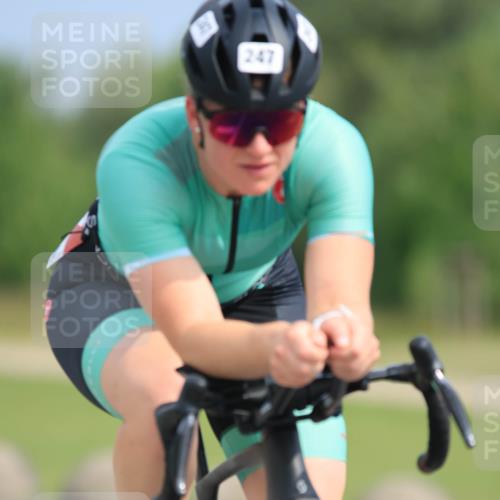 15.06.2025 - 27. Vierlanden-Triathlon H.Heesch http://msf.ph/oto/7992707 15.06.2025 10:17:55 Radfahren 171, 247, 374, 403 meine-sportfotos.de