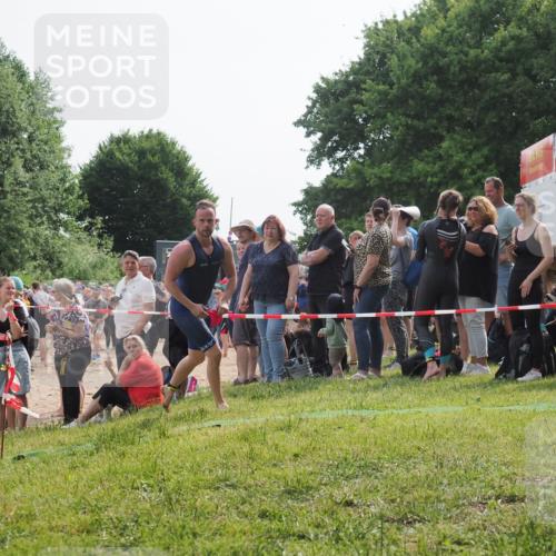 15.06.2025 - 27. Vierlanden-Triathlon KatJ http://msf.ph/oto/7992709 15.06.2025 09:53:25 Schwimmen 304 meine-sportfotos.de