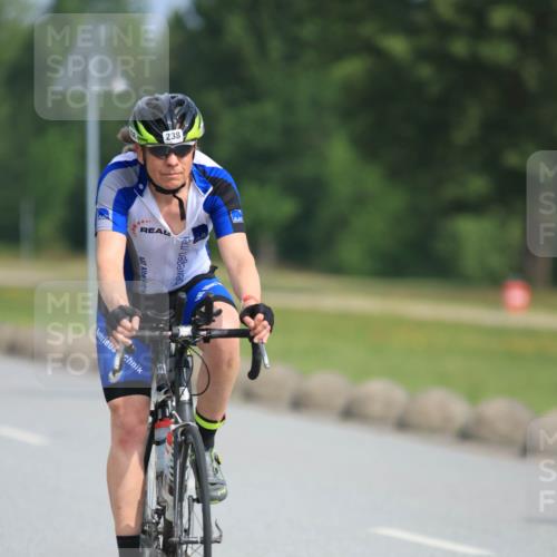 15.06.2025 - 27. Vierlanden-Triathlon H.Heesch http://msf.ph/oto/7992723 15.06.2025 10:18:30 Radfahren 173, 221, 238 meine-sportfotos.de
