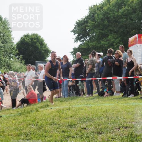15.06.2025 - 27. Vierlanden-Triathlon KatJ http://msf.ph/oto/7992724 15.06.2025 09:53:25 Schwimmen 304 meine-sportfotos.de