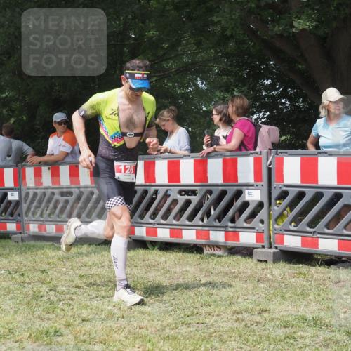 21.06.2025 - 27. Vierlanden-Triathlon KatJ http://msf.ph/oto/7992725 15.06.2025 12:30:56 Ziel 126 meine-sportfotos.de