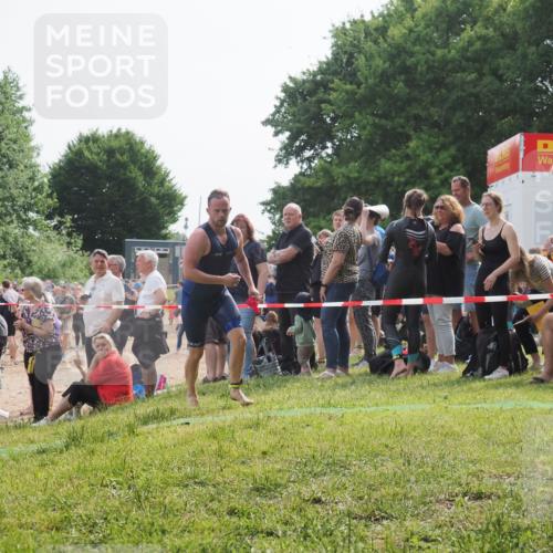 15.06.2025 - 27. Vierlanden-Triathlon KatJ http://msf.ph/oto/7992732 15.06.2025 09:53:26 Schwimmen 304 meine-sportfotos.de