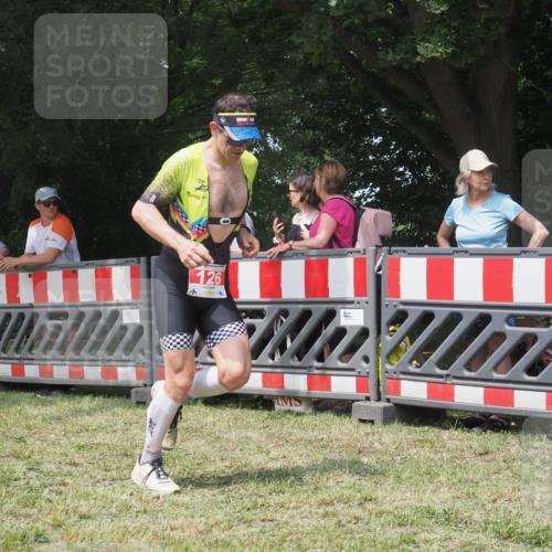 21.06.2025 - 27. Vierlanden-Triathlon KatJ http://msf.ph/oto/7992738 15.06.2025 12:30:56 Ziel 126 meine-sportfotos.de