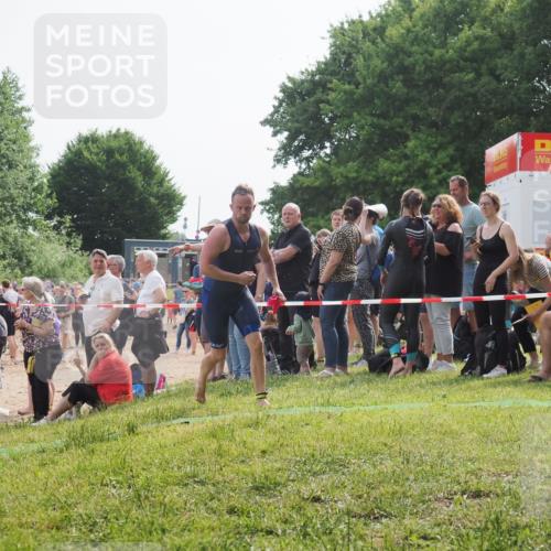 15.06.2025 - 27. Vierlanden-Triathlon KatJ http://msf.ph/oto/7992740 15.06.2025 09:53:26 Schwimmen 304 meine-sportfotos.de