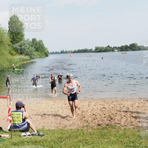 21.06.2025 - 27. Vierlanden-Triathlon MichiJ http://msf.ph/oto/7992769 15.06.2026 09:55:11 Schwimmen 299, 306, 311, 326 meine-sportfotos.de