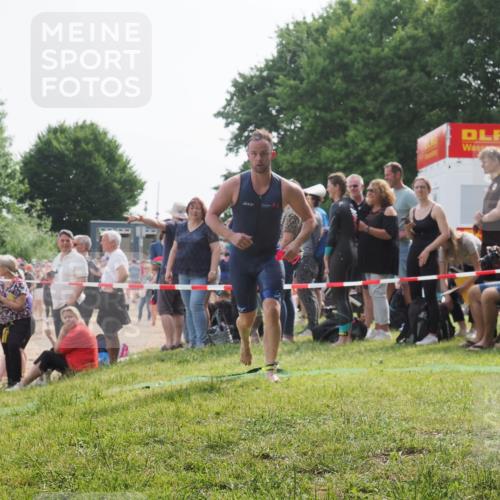 15.06.2025 - 27. Vierlanden-Triathlon KatJ http://msf.ph/oto/7992770 15.06.2025 09:53:26 Schwimmen 304 meine-sportfotos.de