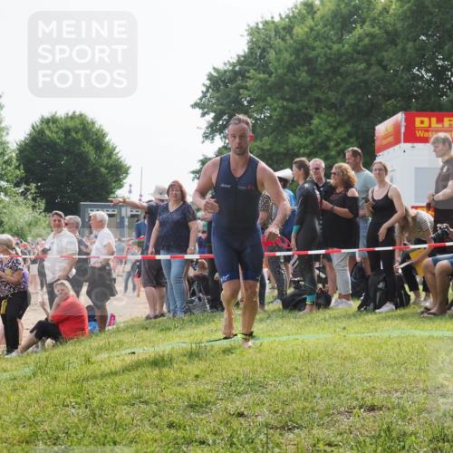 15.06.2025 - 27. Vierlanden-Triathlon KatJ http://msf.ph/oto/7992781 15.06.2025 09:53:26 Schwimmen 304 meine-sportfotos.de
