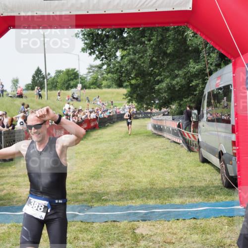 21.06.2025 - 27. Vierlanden-Triathlon MichiJ http://msf.ph/oto/7992785 15.06.2026 11:15:28 Ziel 388 meine-sportfotos.de