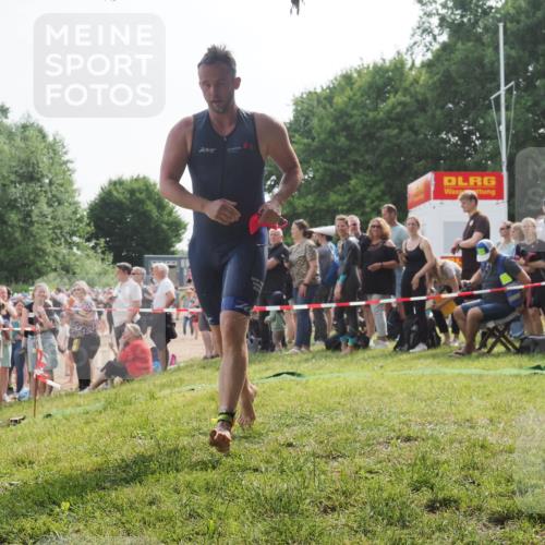 15.06.2025 - 27. Vierlanden-Triathlon KatJ http://msf.ph/oto/7992821 15.06.2025 09:53:28 Schwimmen 304 meine-sportfotos.de