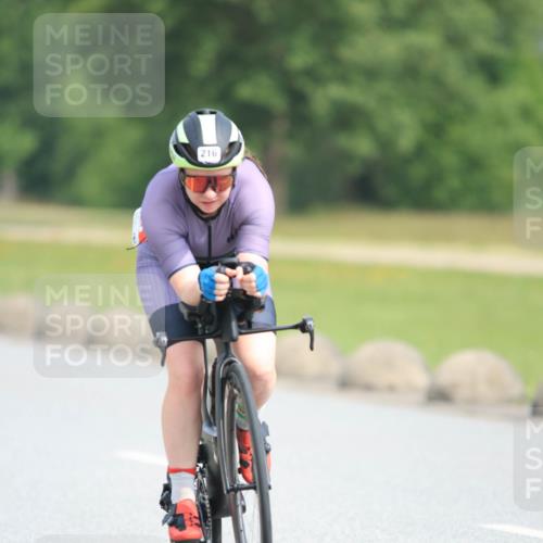 15.06.2025 - 27. Vierlanden-Triathlon H.Heesch http://msf.ph/oto/7992838 15.06.2025 10:19:15 Radfahren 37, 216, 387, 391, 399 meine-sportfotos.de