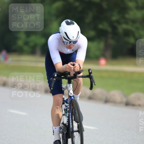 15.06.2025 - 27. Vierlanden-Triathlon H.Heesch http://msf.ph/oto/7992854 15.06.2025 10:19:35 Radfahren 4, 8, 174, 292 meine-sportfotos.de